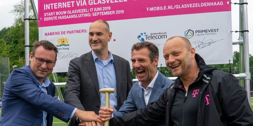 Officieel startschot aanleg glasvezelnetwerk T-Mobile in het Haagse Segbroek