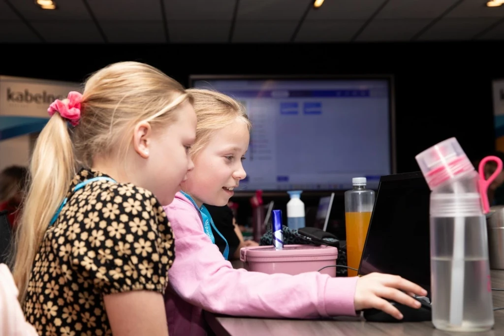 news/2025/04/kn-microbit-klas-2-jpg.webp