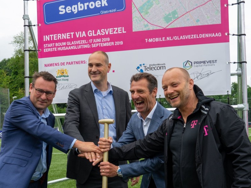 Officieel startschot aanleg glasvezelnetwerk T-Mobile in het Haagse Segbroek