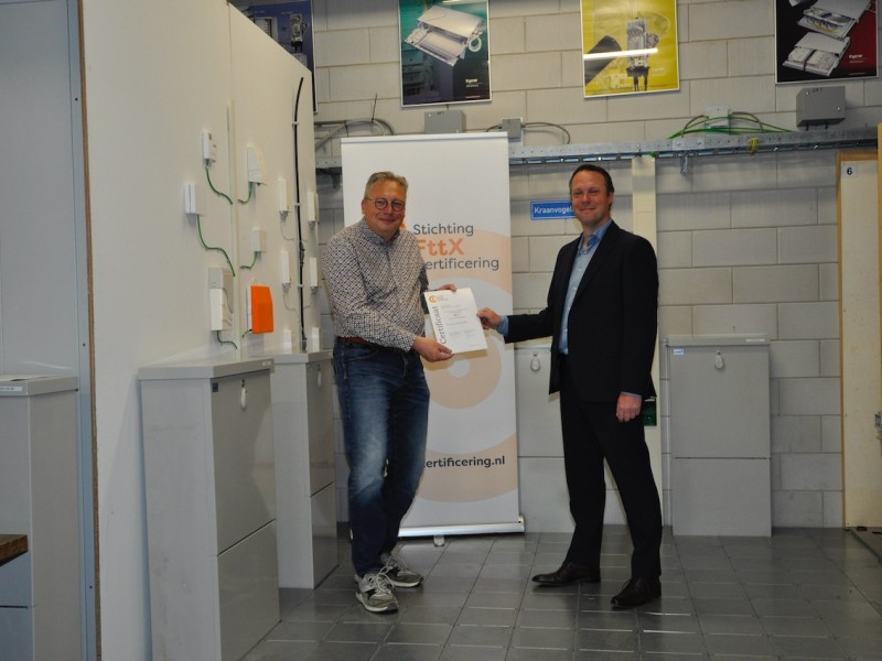 overhandiging certificaat op locatie BAM Telecom