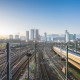 Foto door Sonny Vermeer: https://www.pexels.com/nl-nl/foto/stad-plaats-kruispunt-verkeer-17585209/